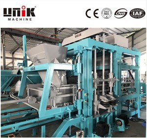 Које су карактеристике аутоматске машине са шупљим блоковима?